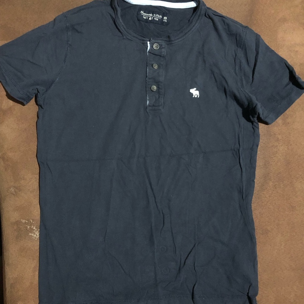 Black Abercrombie & Fitch shirt